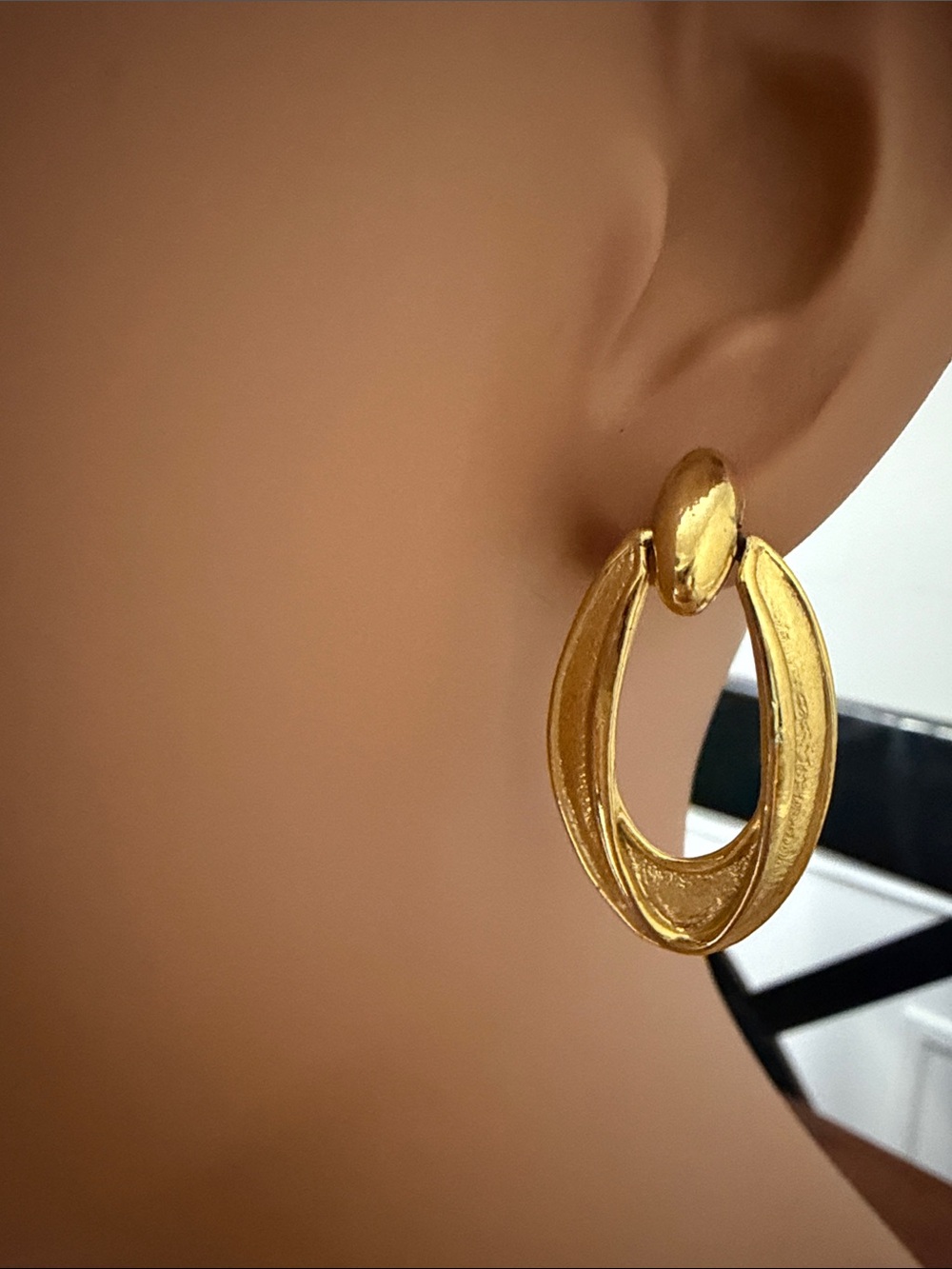 Source Unknown Gold Oval Drop Earrings